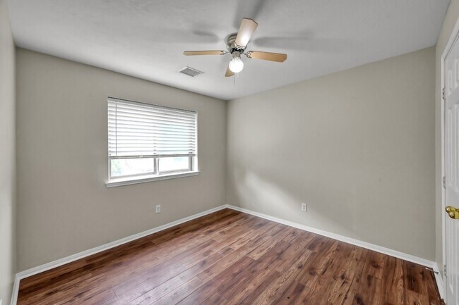 Building Photo - 319 Cape Conroe Dr