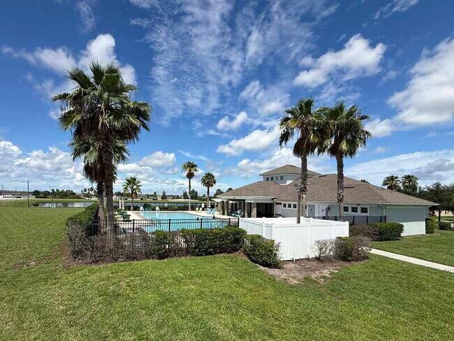 Building Photo - 930 Meadow Glade Dr