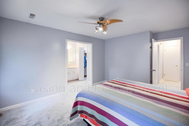 Building Photo - 2156 Forest Lakes Blvd