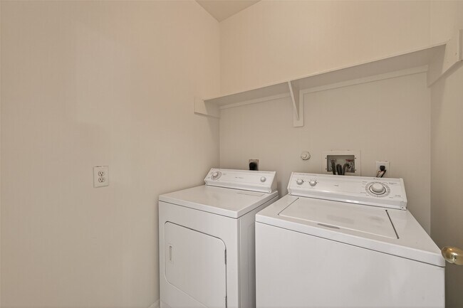 Building Photo - 15903 Timber Chase Dr