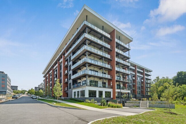 Building Photo - Bright South Corner Home with Park Views –...