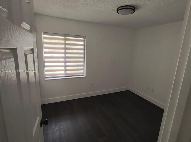 Building Photo - 9952 Burl Way