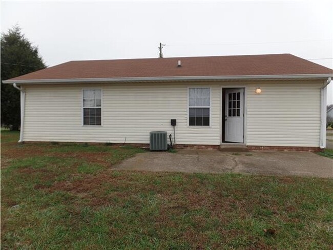 Building Photo - 3 Bedroom 1 Bathroom Home!