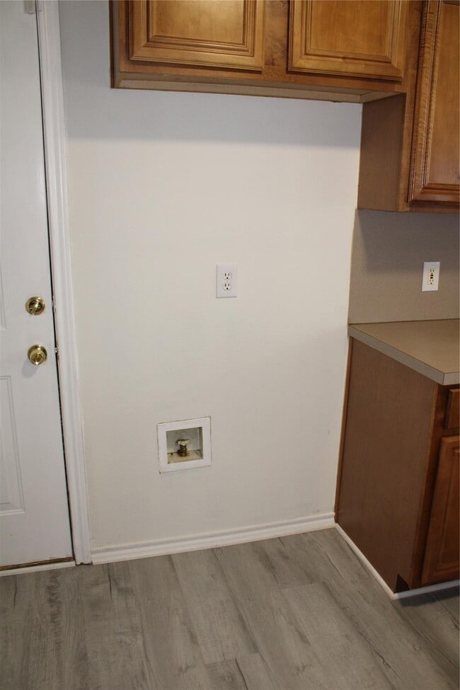Building Photo - 1706 Caravan Trail