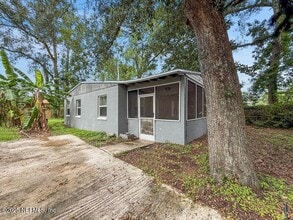Building Photo - 620 Comet St