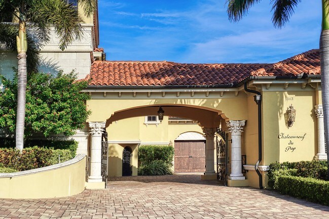 Building Photo - 1363 Oceanview Dr