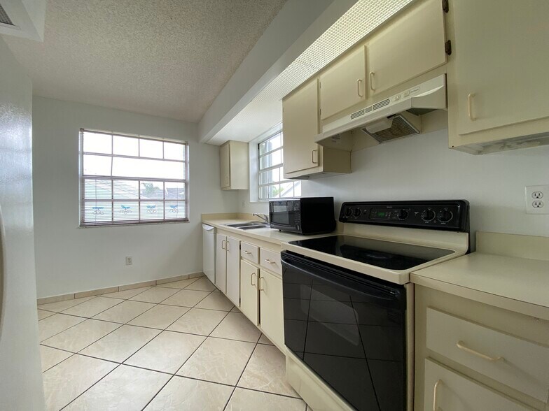 Building Photo - 2510 SE 20th Pl