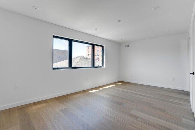 Building Photo - 339 69th St