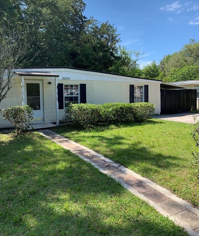Building Photo - Spacious 3 Bedroom Home Near River City Marketplace