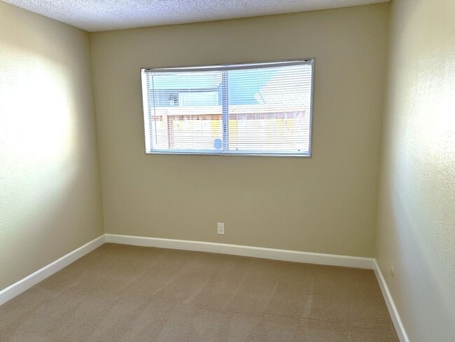 Building Photo - Spacious and Well Maintained 4 Bedroom Hom...