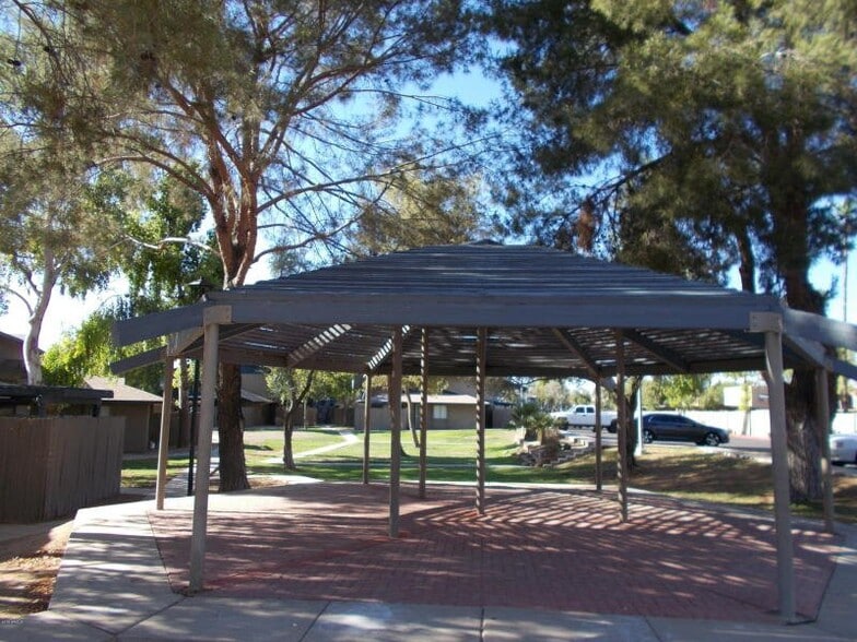 Building Photo - 286 W Palomino Dr