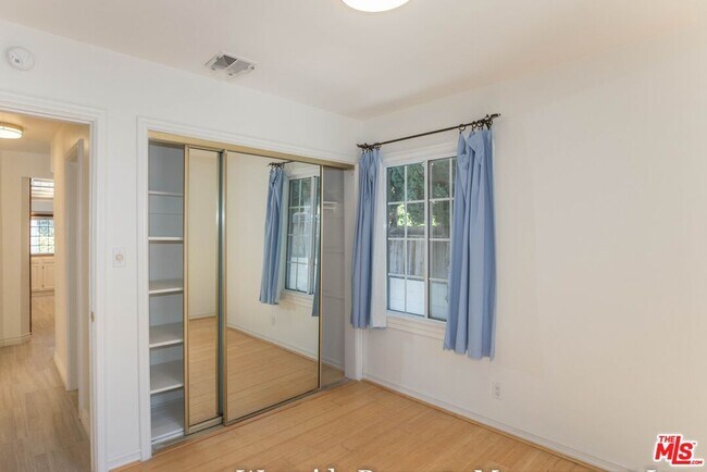 Building Photo - 12694 Montana Ave