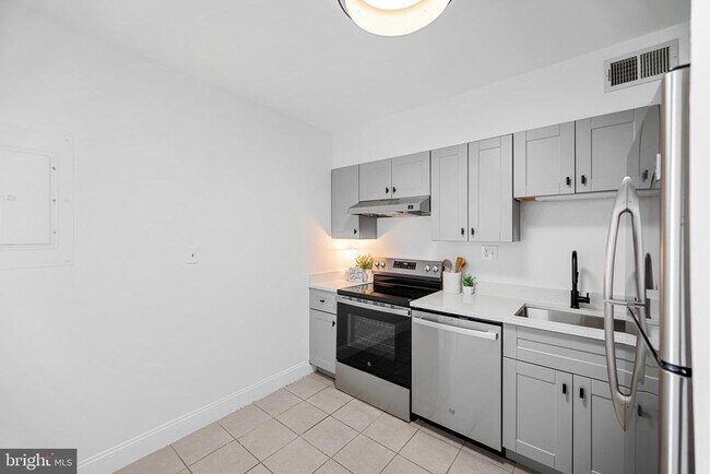 Building Photo - 5500 Holmes Run Pkwy