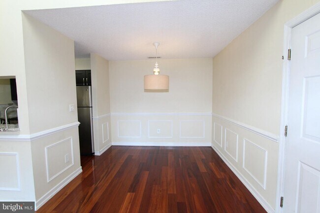 Building Photo - 208 Ravens Crest Dr