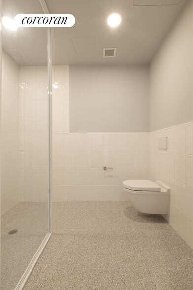 Building Photo - 547 W 47th St