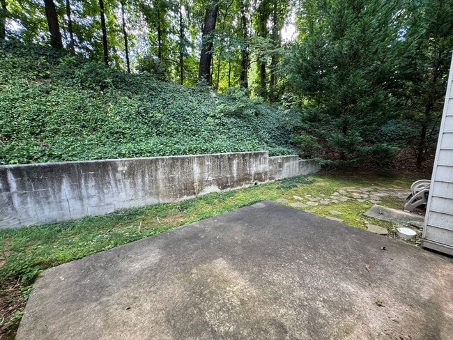 Building Photo - Nice Brick 2/2.5 Townhome in Atlanta- $2,750