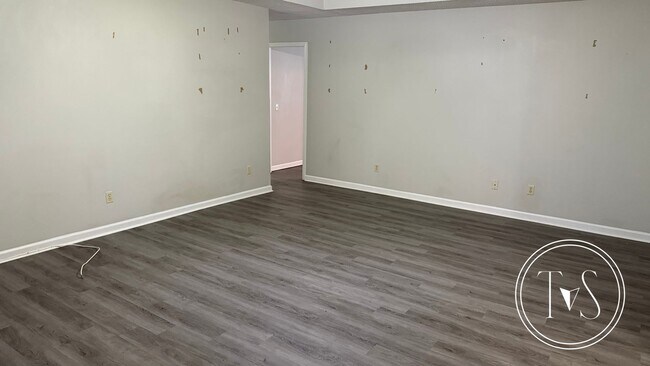 Building Photo - RATE DROP ALERT! (was $1800/month)