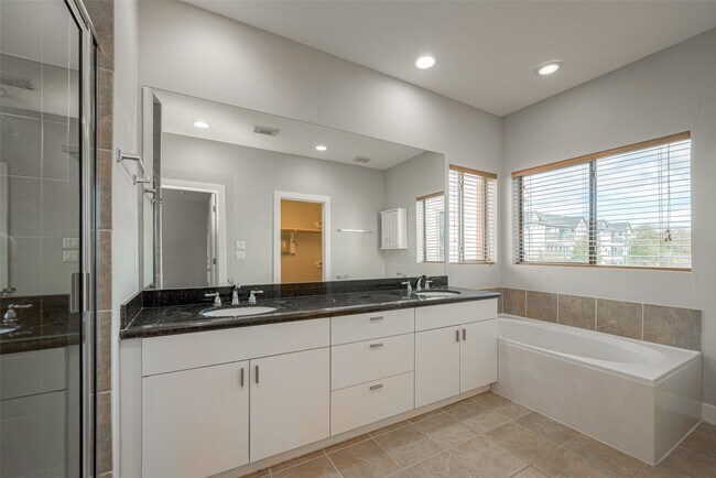 Building Photo - 4305 Eigel St