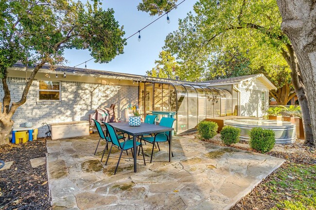 Building Photo - Beautiful Home on Corner Lot in South Hill...