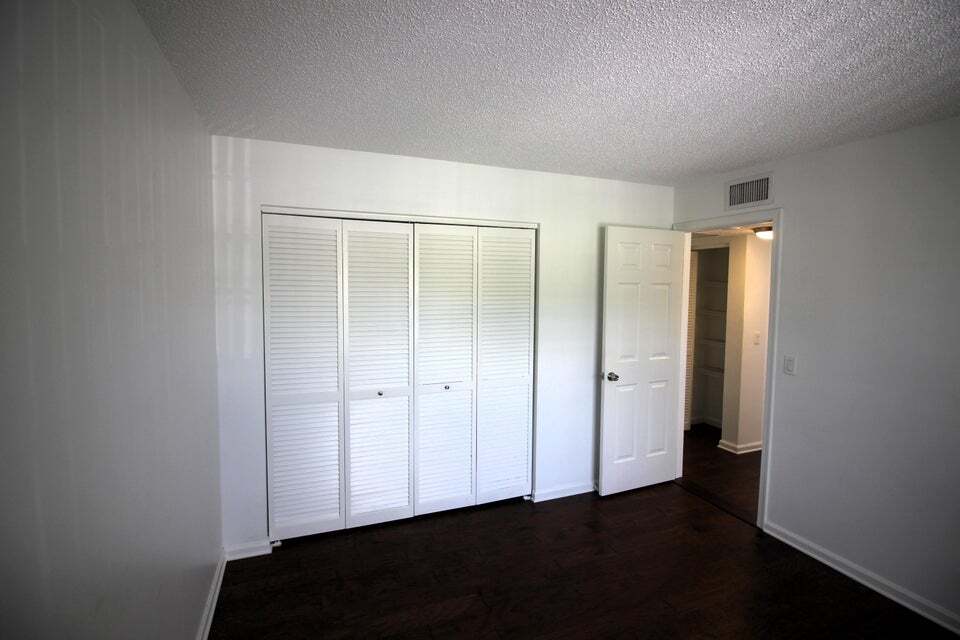 Building Photo - 4205 Oak Terrace Dr