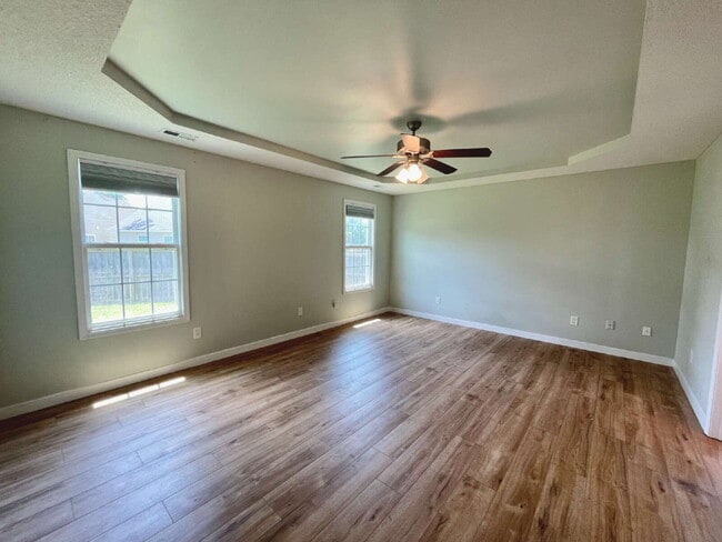 Building Photo - Charming 3-Bedroom Haven With 2 Full Baths...