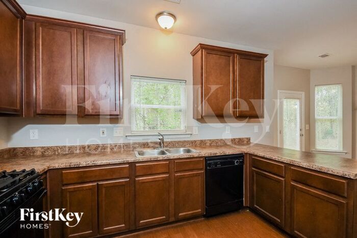 Building Photo - 315 Roland Manor Dr