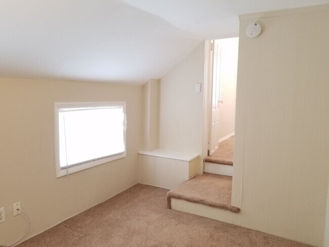 Building Photo - Charming townhouse in downtown Frederick r...