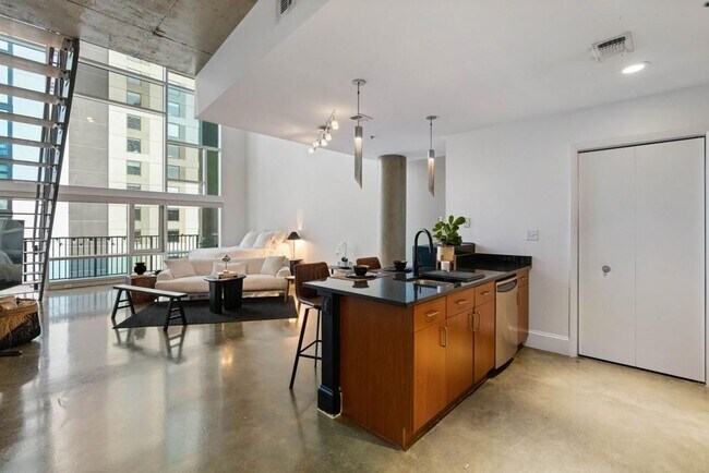 Building Photo - 845 Spring St NW