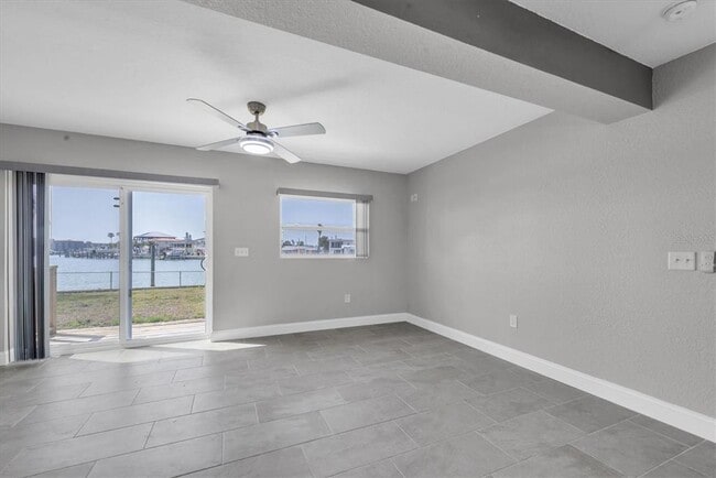 Building Photo - 404 Normandy Rd