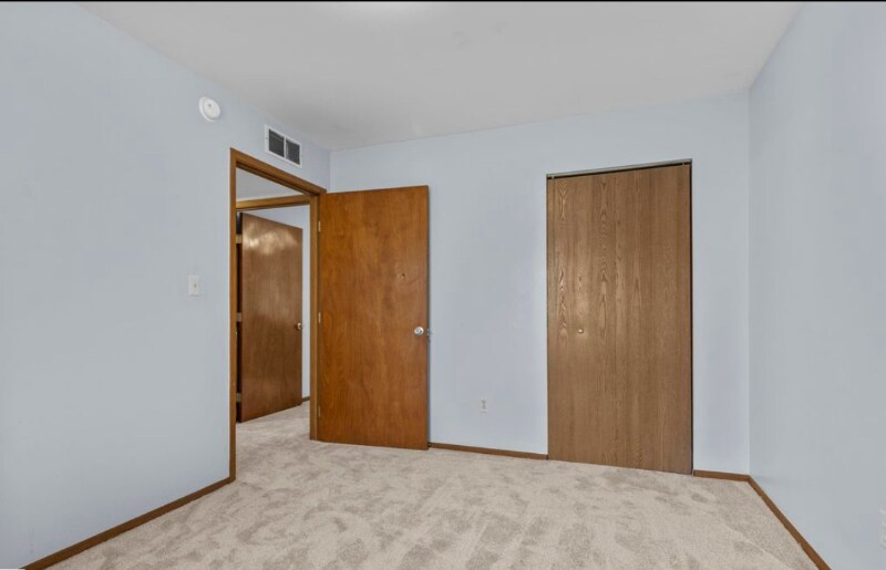 Building Photo - 3887 Brook Dr