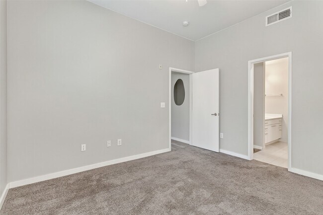 Building Photo - 3015 Bryan St