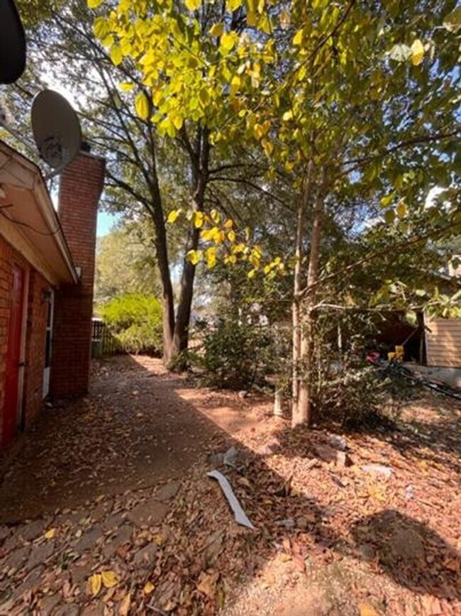 Building Photo - ~HALF OFF FIRST MONTH'S RENT~ Charming 3-Bedroom Home in Bartlett-Spacious & Move-In Ready!