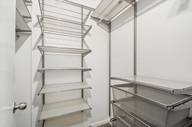 Building Photo - 525 W Superior St