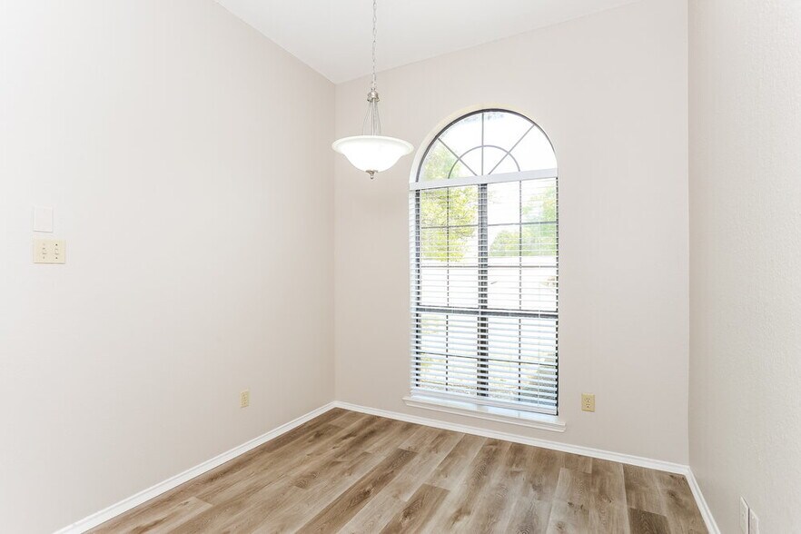 Building Photo - 101 Streamside Dr