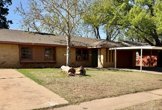 Building Photo - Adorable 3/1.5/1 in Great Location! Minutes from Tech and Hospitals!