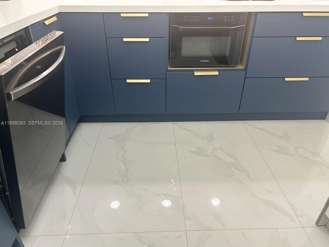 Building Photo - 16082 NE 9th Ct