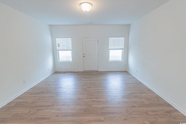 Building Photo - 223 Crescent Wy