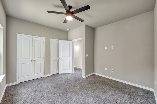 Building Photo - 11756 White Cedar St