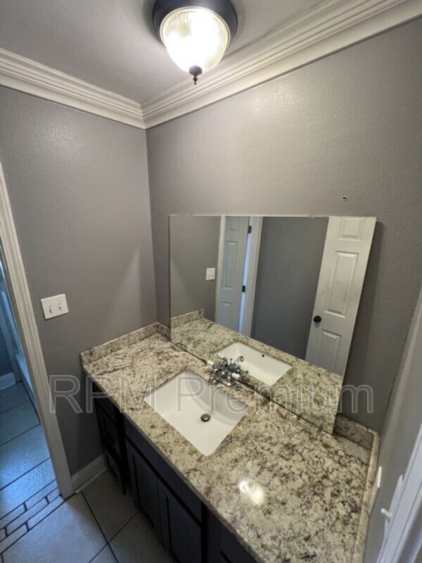 Building Photo - 1944 W Marsden Pl