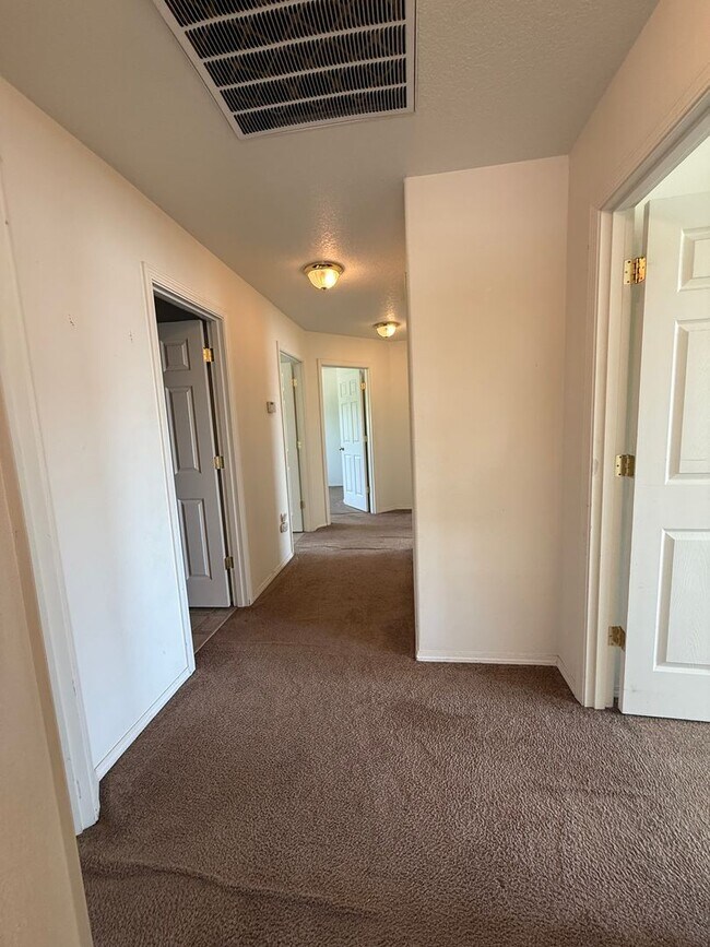 Building Photo - Spacious 4-Bedroom Rental Home in Prime Pa...