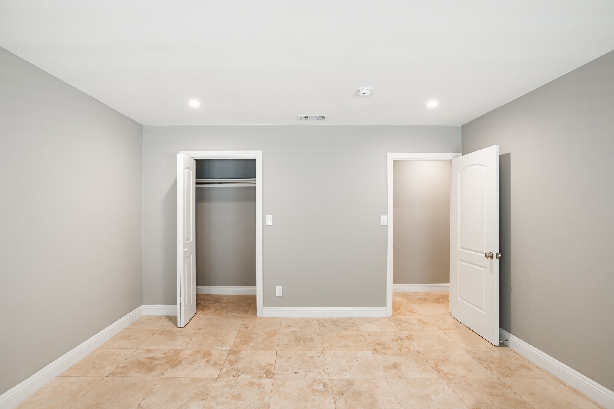 Building Photo - 2653 Tilden Ave