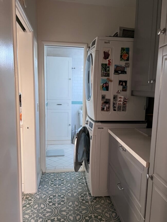 Building Photo - 3200 Oak Ave