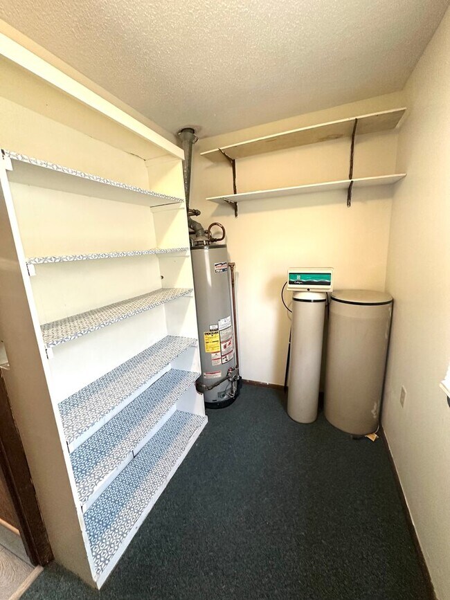 Building Photo - Welcome To Your Spacious Oasis!