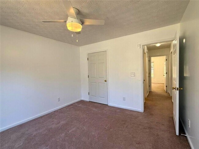 Building Photo - 2029 Manor Oak Ln NE