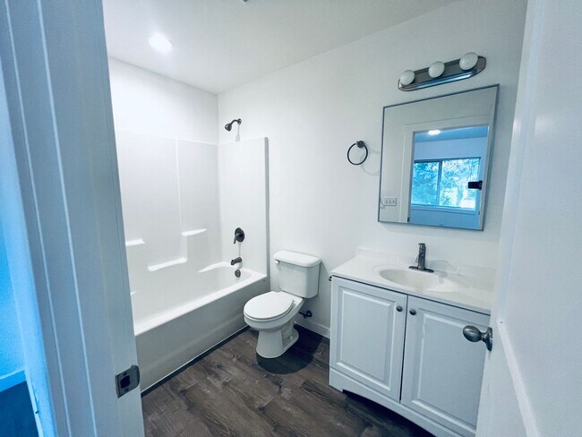 Building Photo - Almost new 3 bedroom, 3 bath Townhome