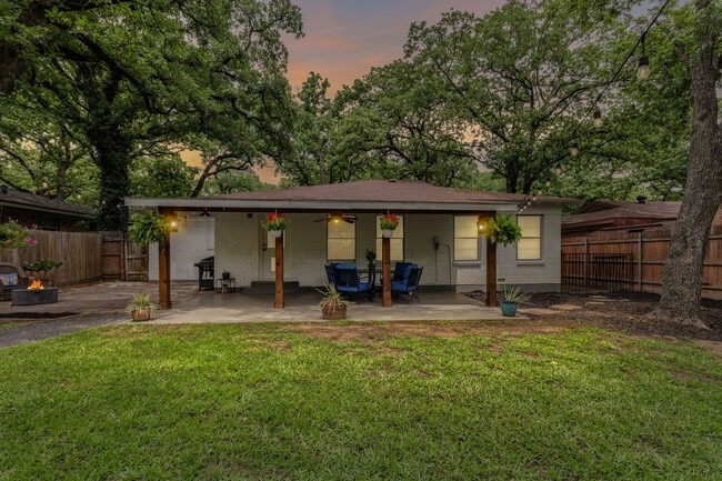 Building Photo - 1404 Bluebonnet Trail