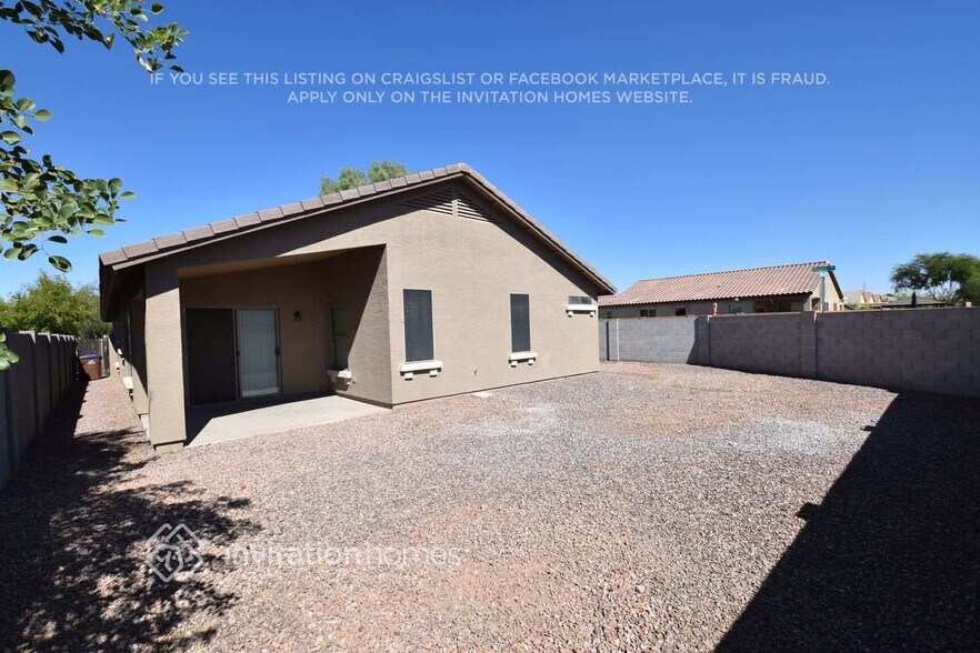 Building Photo - 4685 E Alamo St