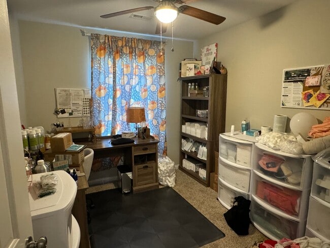 Building Photo - 3-Bedroom, 2-Bathroom Modern Home in East ...