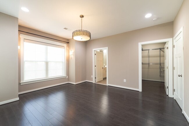 Building Photo - 10225 Hilltop Ascent Dr