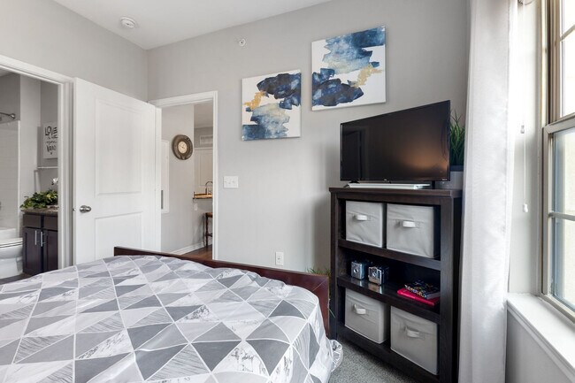 Building Photo - 5511 Pecan Spgs Rd